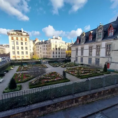 100 M With Seine View Marais Near Notre-dame