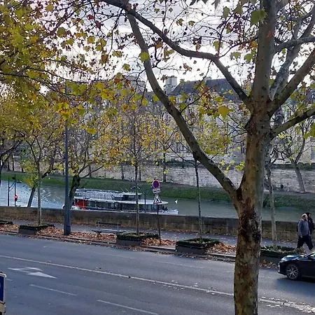 100 M With Seine View Marais Near Notre-dame * Parigi